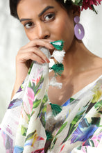 Load image into Gallery viewer, Guldasta Floral Linen Saree