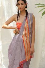 Load image into Gallery viewer, Ustukhudusa Kerala Kasavu Saree