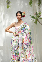 Load image into Gallery viewer, Guldasta Floral Linen Saree
